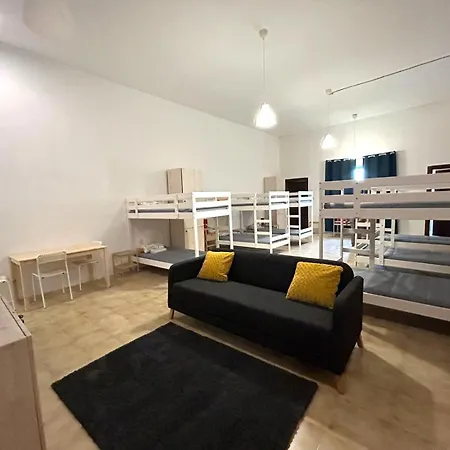 Dragon's Den Hostel