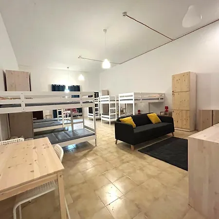 Dragon's Den Hostel