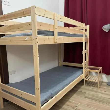 Hostel Dragon's Den