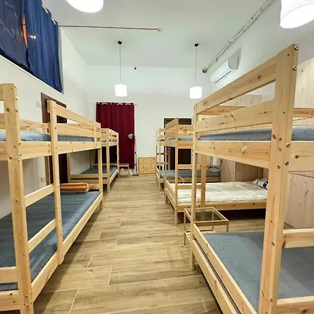 Dragon's Den Hostel